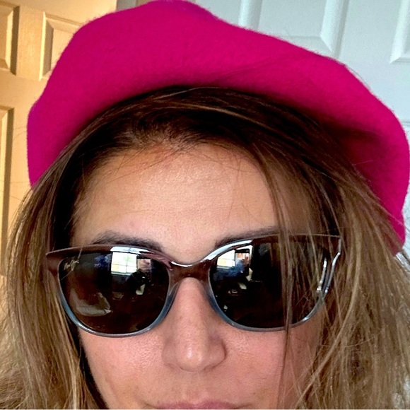 Talula Aritzia Raspberry/Fuchsia Beret - Picture 5 of 5